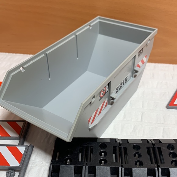 Bruder 62007 - Construction Site Signs, Fencing, Etc - Playmobil Dumpster - Picture 6 of 6